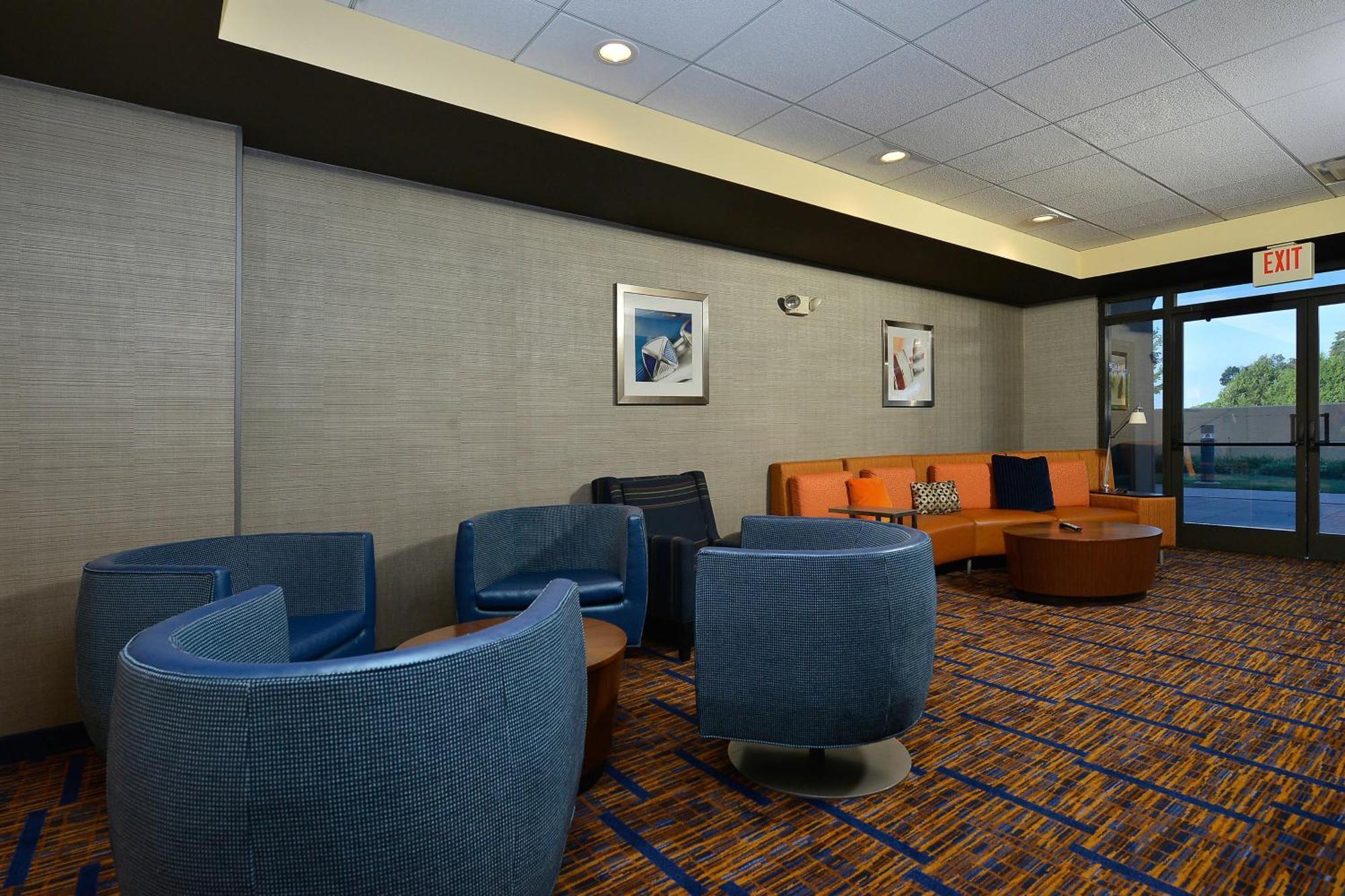 Courtyard By Marriott Bentonville Bagian luar foto